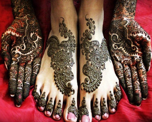 Særlige hånd- og fødder Mehendi -designs