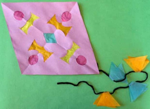 Børn leger Kite Craft til sommer