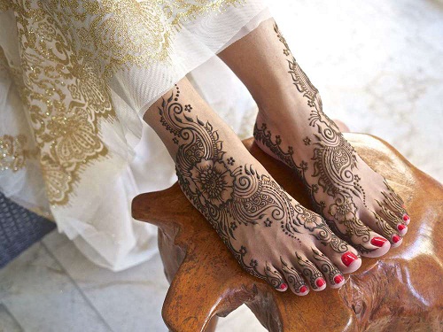 Sommer Mehndi -designs til ben