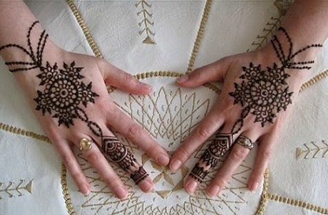 Håndled Mehendi designs til sommer