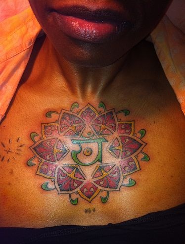 Kunstnerisk tatoveringsdesign til sorte mennesker