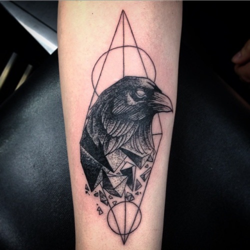 Hellige geometriske Crow Tattoo designs