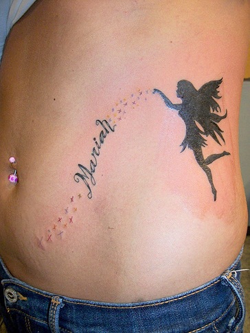 Kvindelig afslappet tatovering