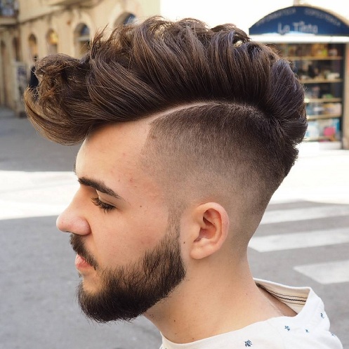 Faux Hawk kúpos hajvágással