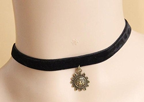 Gothic Style Velvet Choker: