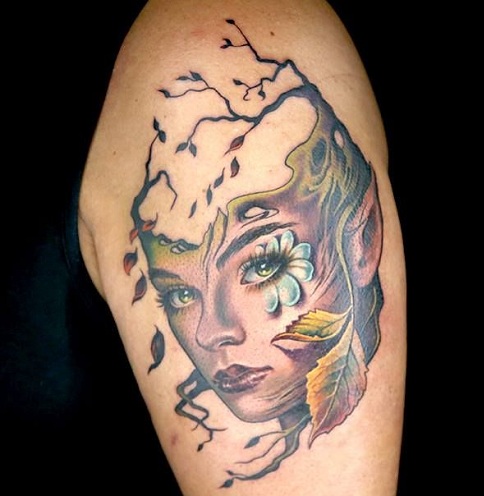 Virágos szürrealizmus tetoválás