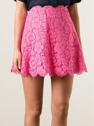 Pink nederdel med blomsterblonder