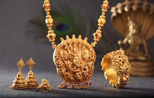 Traditionelle guldsmykker i Bharatanatyam -templet