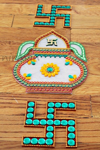 Akril Kalash Rangoli Design