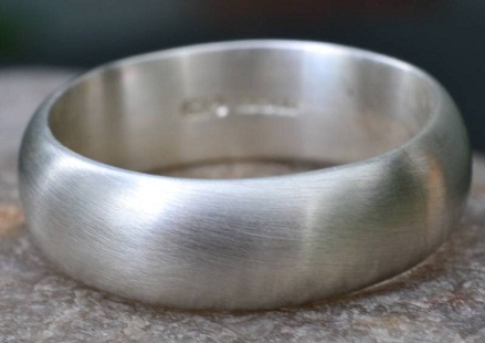Egyszerű kézzel készített ezüst jegygyűrű
