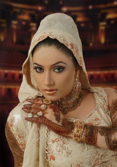 Menyasszonyi stílusú Bollywood Mehendi Design