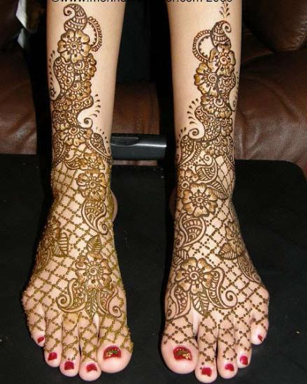 Brude Bollywood Mehendi -designs til ben