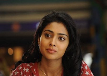 Shriya Saran uden makeup 2