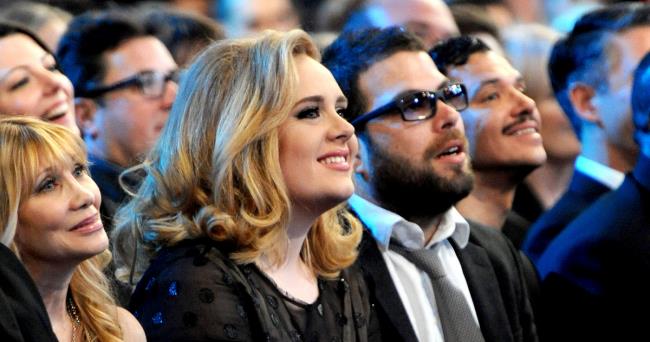 Adele brittiläinen menestynyt laulaja Simon Konecki pari 8 vuoden ajan