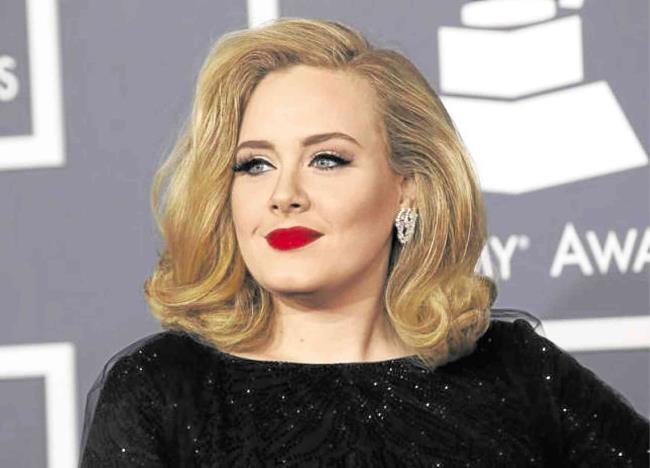 Adele -brittiläinen menestyvä laulaja eroaa miehestään Simon Koneckista