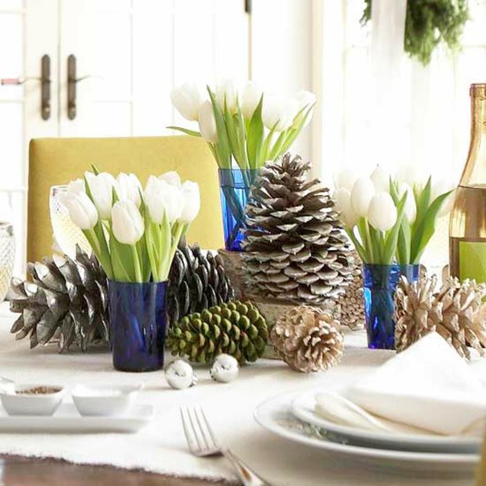 Tee oma adventtijärjestely tulppaaniväriset männynkävyt joulupöydän koristeluun