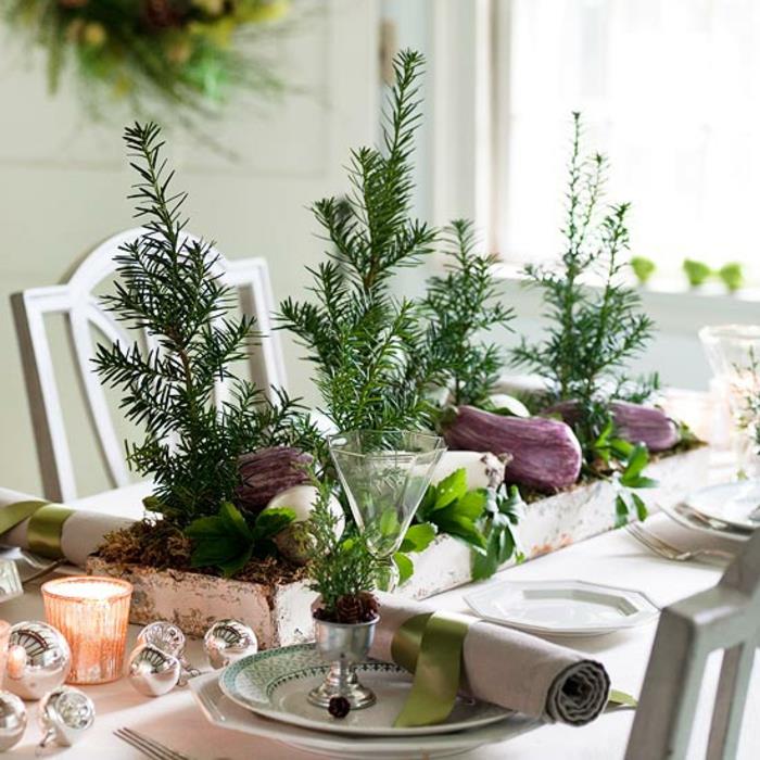 Tee oma adventtisuunnitelmasi ikivihreistä oksista juhla -joulupöytäkoristeiksi