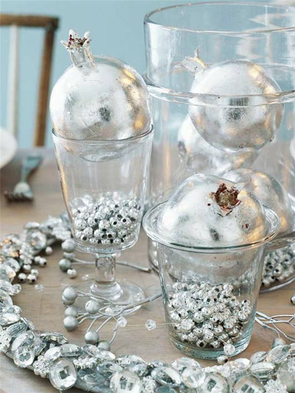 Adventtijärjestelyt kuvat joulupöydän koristeet joulu hopeaa