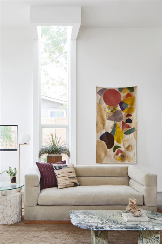 Nykyiset seinän värit tyylikäs vaalea sisustus luonnonvalkoinen beige mukava sohvan seinäkoriste