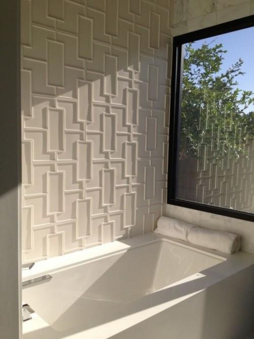 Korostusseinä moderni seinän suunnittelu 3D -paneelit moderni kylpyhuone valkoisena