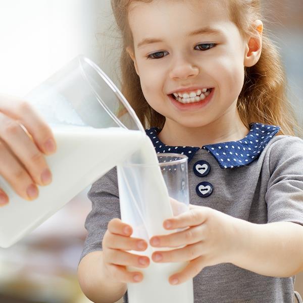 Vaihtoehtoja lehmänmaidolle Maidon vaihtoehdot Lapset haluavat juoda maitoa