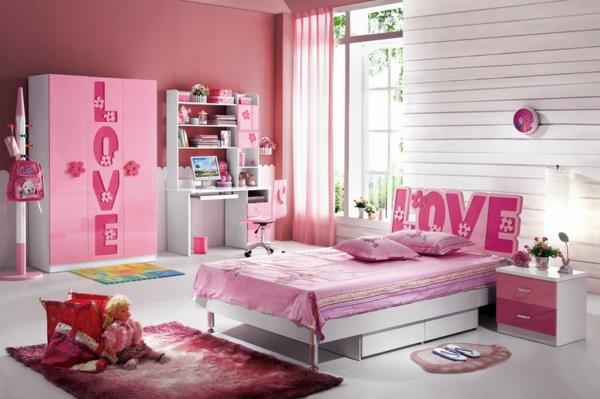 Seinävärinä pölyinen vaaleanpunainen, makuuhuoneen seinän värimaailma