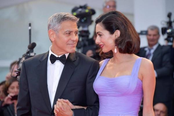 Amal ja George Clooney säteilevät rakkautta