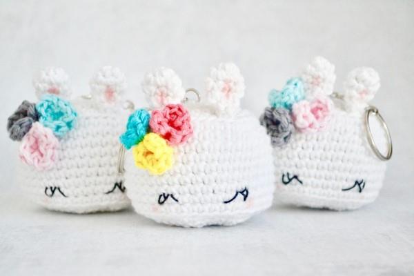 Amigurumi -virkattu pupu - ideoita pääsiäiseksi inspiroimaan ja jäljittelemään avaimen riipus pupua