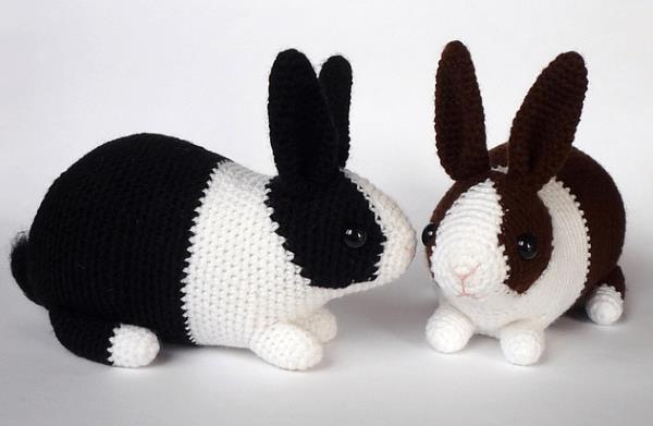 Amigurumi -virkkauskani - ideoita pääsiäiseksi inspiroimaan ja jäljittelemään valkoisia mustia kaneja realistisesti