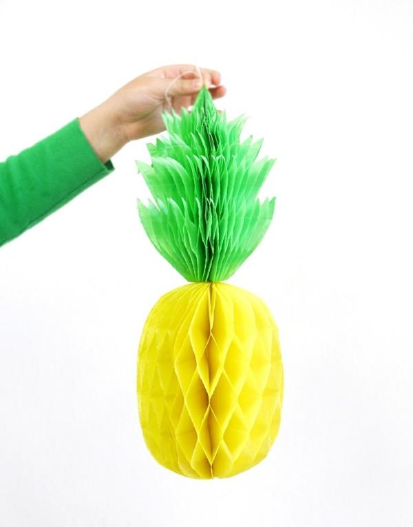 Ananas tekee kennopalloista keltaisia ​​ja vihreitä