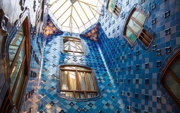 Antoni Gaudi Casa Batllo rakennettiin katalonialaisen modernismin tyyliin