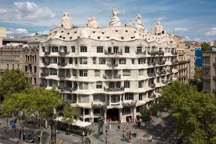 Antoni Gaudi Casa Mila vaihtaa seinät yksilöllisesti