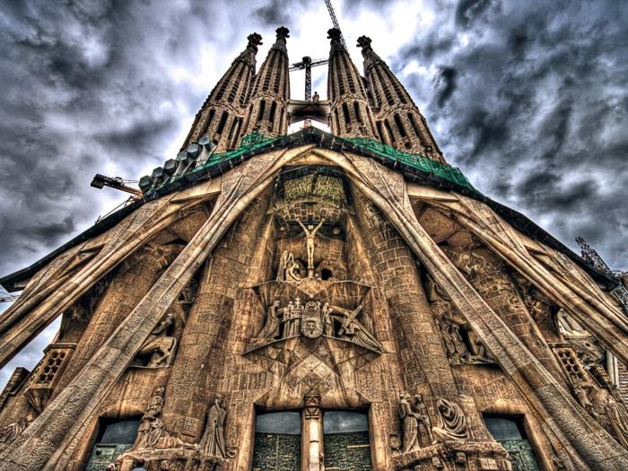Antoni Gaudi Sagrada Familia ulkopuolelta