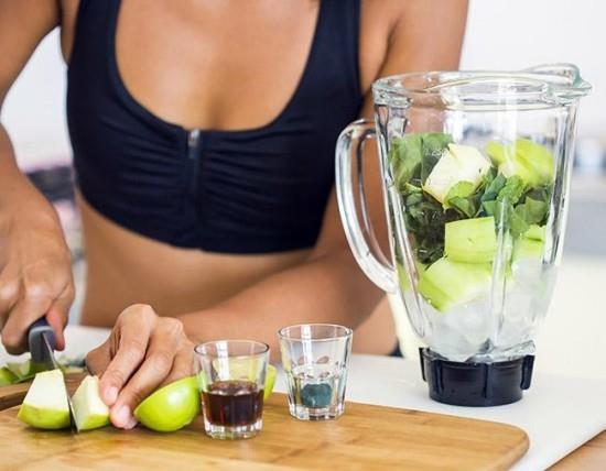 Omenapinaatti jättää ainekset vihreät smoothiet tehosekoitin