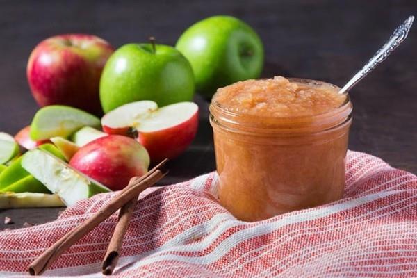 Valmista omenakastike itse Valmista omenasose kanelilla