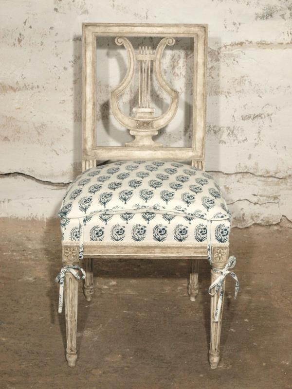 Houkuttelevat nojatuolit ja tuolinpäälliset, joihin on painettu kreikkalaisia ​​aikoja