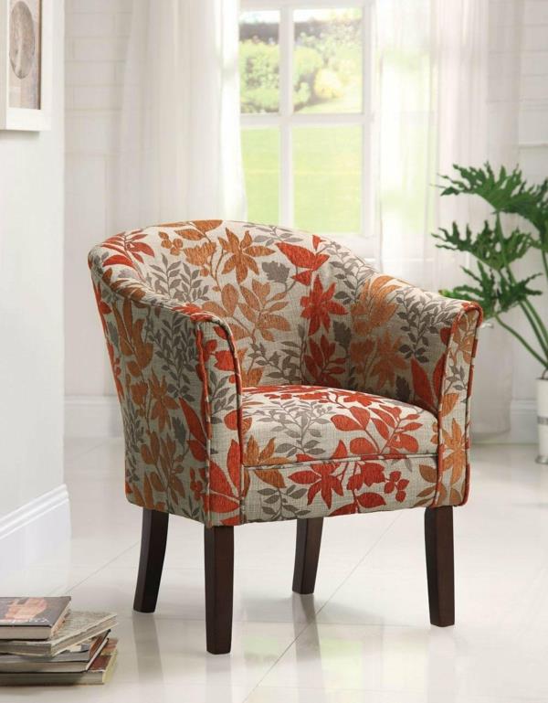 Houkuttelevat nojatuolin päälliset painavat oranssinruskeaa syksyä