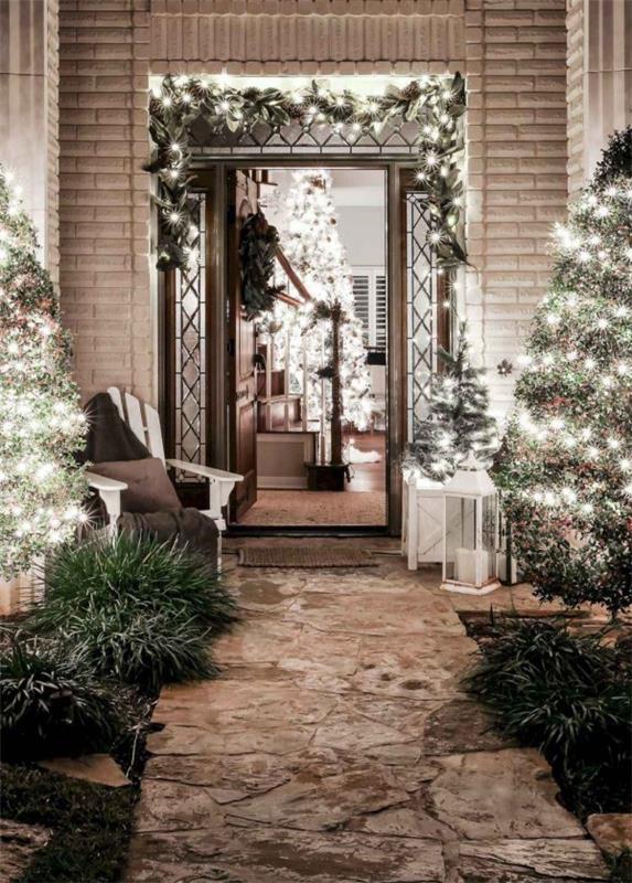 Kiinnitä ulkovalaistus jouluksi - 30 juhlaideaa ja vinkkiä valkoista licher -koristetta kuusen sisäänkäynnille