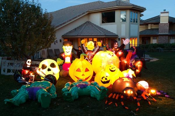 Mainoskampanjat kurpitsat kallo Halloween kirkkaat lyhdyt