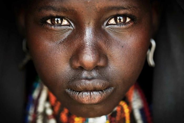 Silmien väri tarkoittaa portait afrikkalaisia ​​silmiä