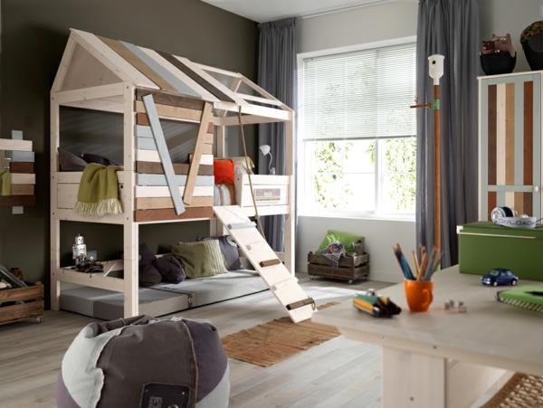 Epätavallinen pinnasänky liukumäellä ORIGINAL P.36-2 TREEHOUSE