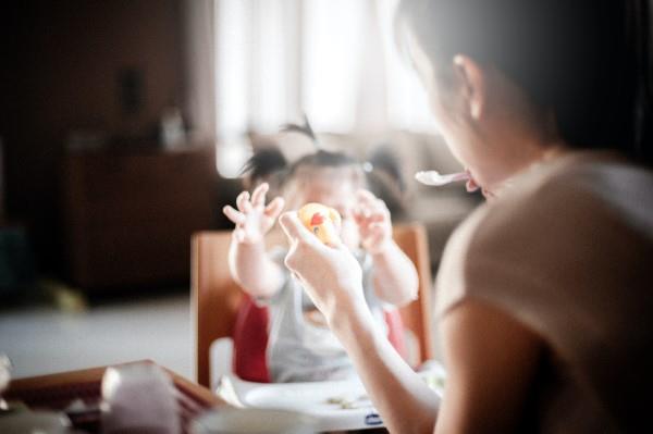 Vauvanruokareseptit ja vinkit terveelliselle ja maukkaalle täydentävälle vauvanaterian vanhemmille