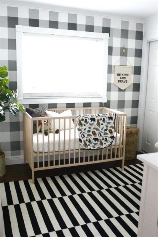 Vauvan huoneen sisustusideoita Skotlantilaiset kuviot vetävät katseen valkoiseen sänkyyn suureen ikkunaan