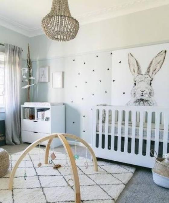 Vauvan huone valkoisessa kauniisti suunnitellussa huoneessa tyylikäs muotoilu leikkitilat
