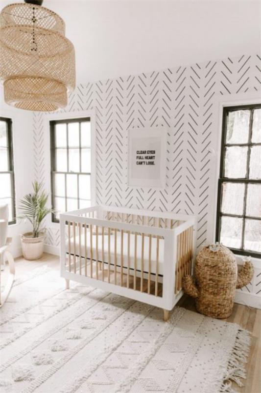 Vauvan huone valkoisessa huomaamattomassa geometrisessa kuvassa seinämaalaus tapetti matto vihreä huonekasvi nurkassa
