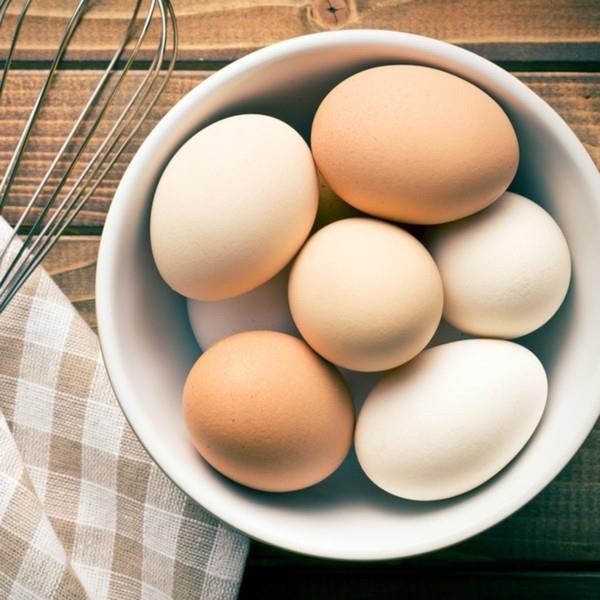 Leivonta kookosjauhojen resepteillä ainesosat munat