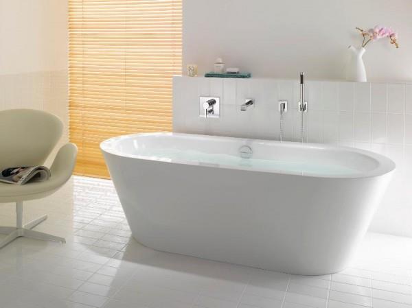 Kylpyhuoneen varusteet ja tarvikkeet kylpyammelaatat valkoiset