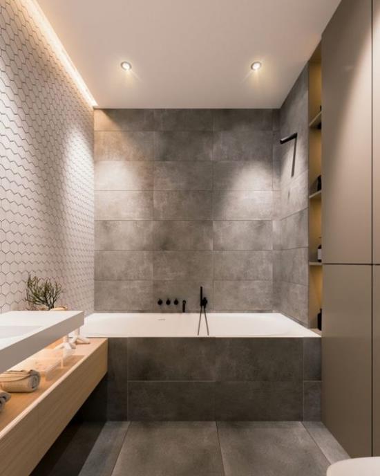 Erikokoisten harmaiden laattojen kylpyhuoneet muotoilevat sisäänrakennettuja valonheittimiä