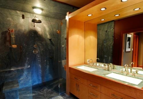 Aasialaistyyliset kylpyhuonemallit, jotka on rakennettu valaistuspeileihin