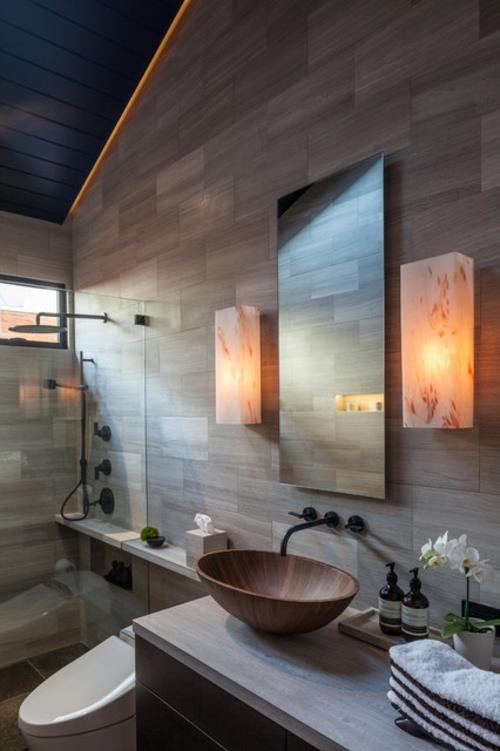 Kylpyhuoneen mallit aasialaisessa peilialtaassa